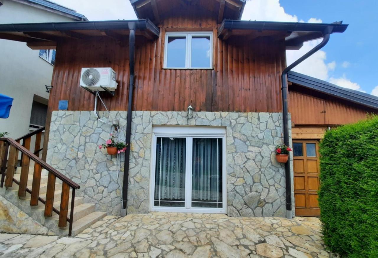 Filip Hotel Korenica Exterior photo