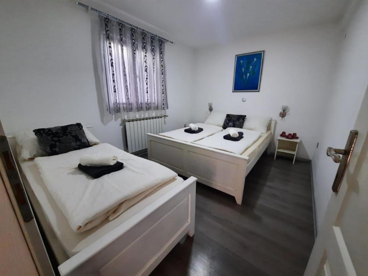 Filip Hotel Korenica Exterior photo